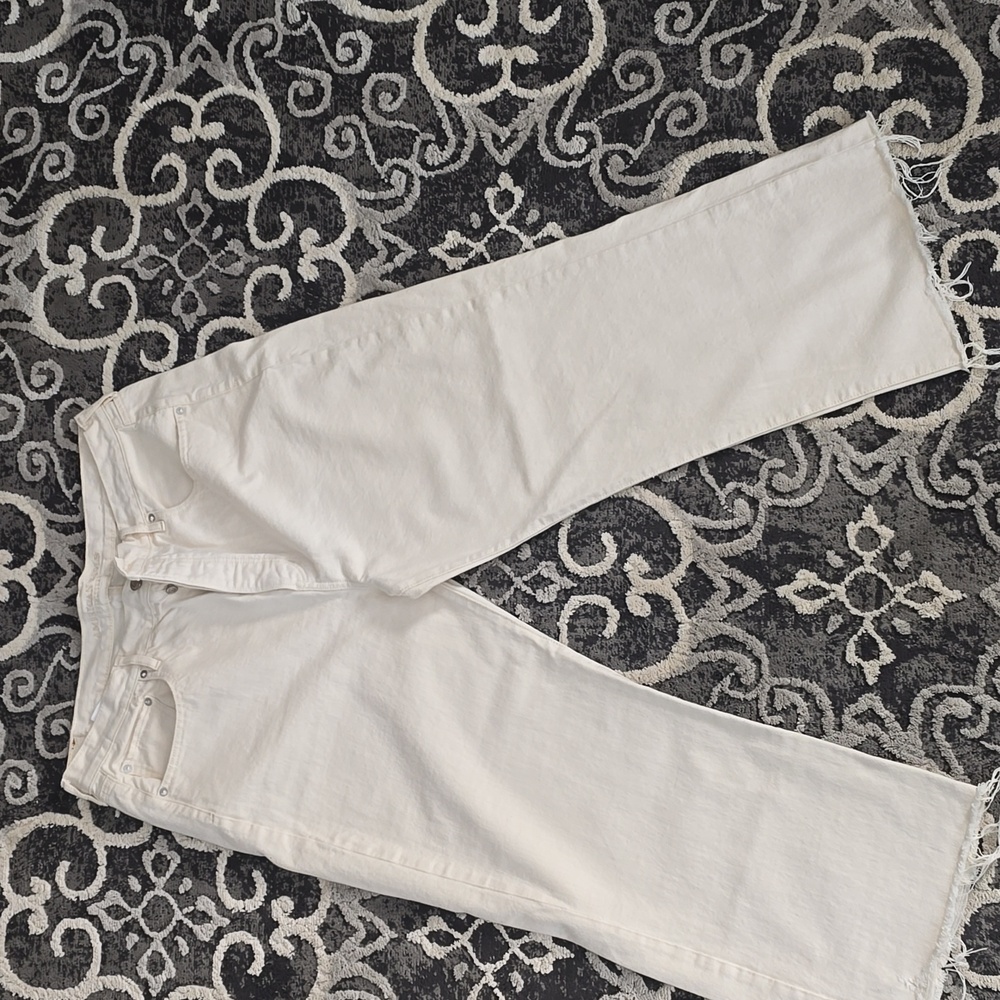 American Eagle size 20 cream capris